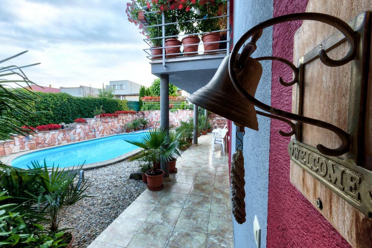 Apartmanovy Dom Red โปดไฮสกา ภายนอก รูปภาพ