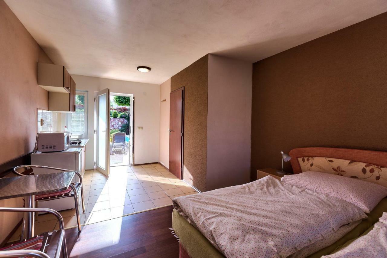 Apartmanovy Dom Red โปดไฮสกา ภายนอก รูปภาพ