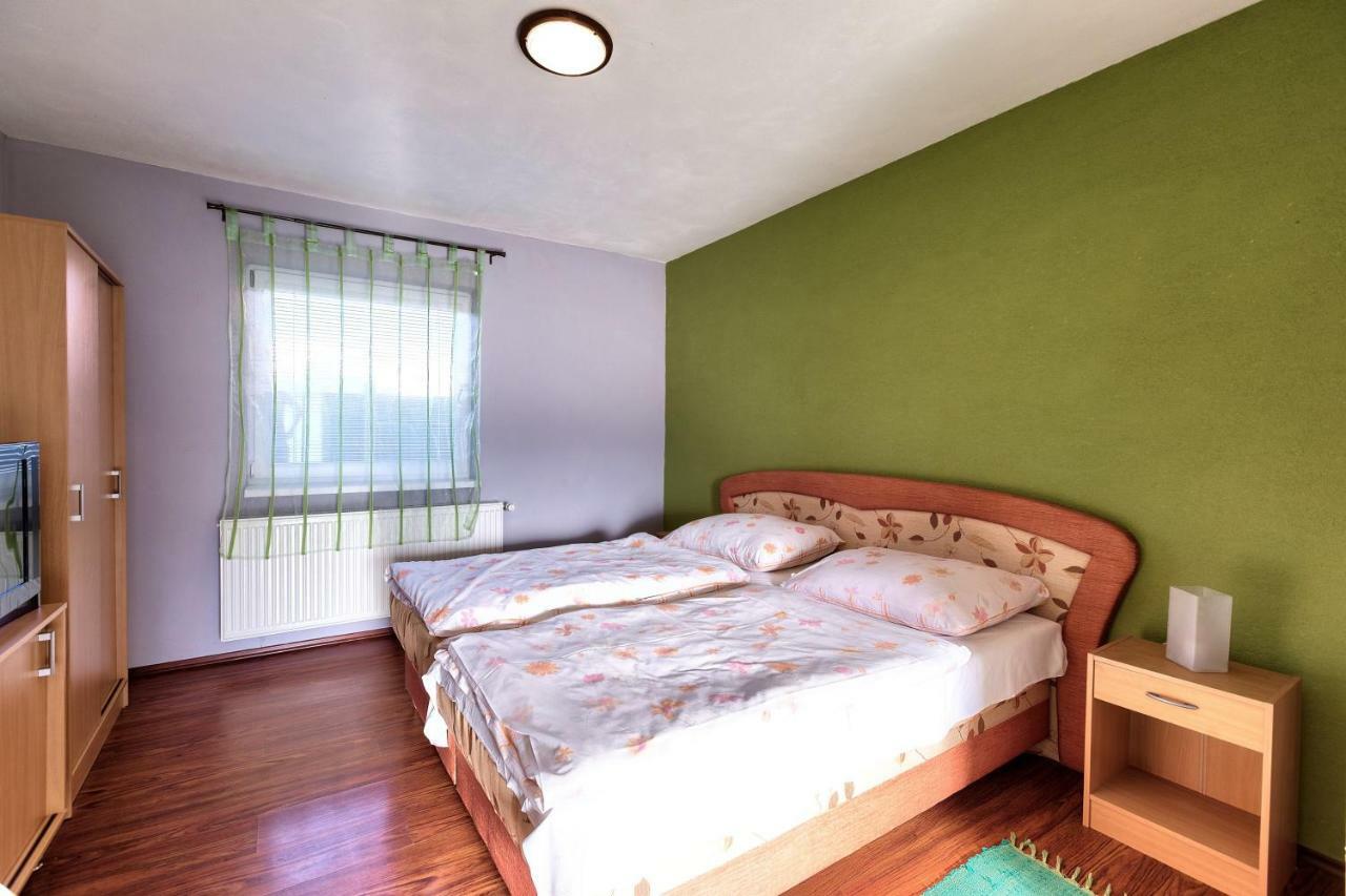 Apartmanovy Dom Red โปดไฮสกา ภายนอก รูปภาพ