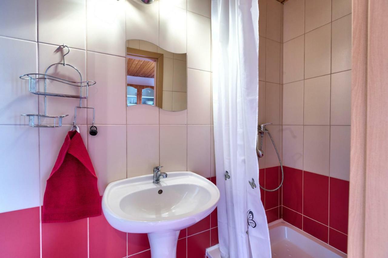 Apartmanovy Dom Red โปดไฮสกา ภายนอก รูปภาพ