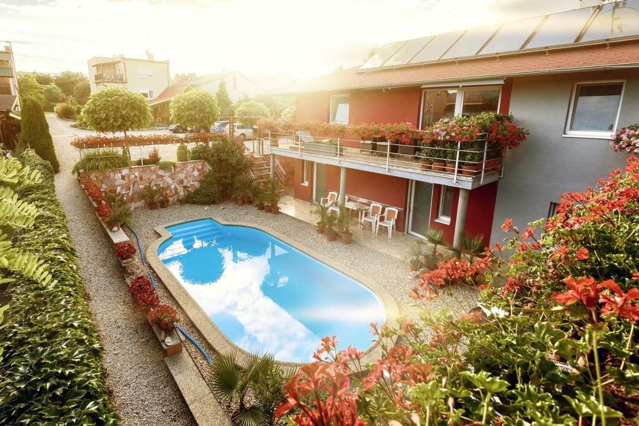 Apartmanovy Dom Red โปดไฮสกา ภายนอก รูปภาพ