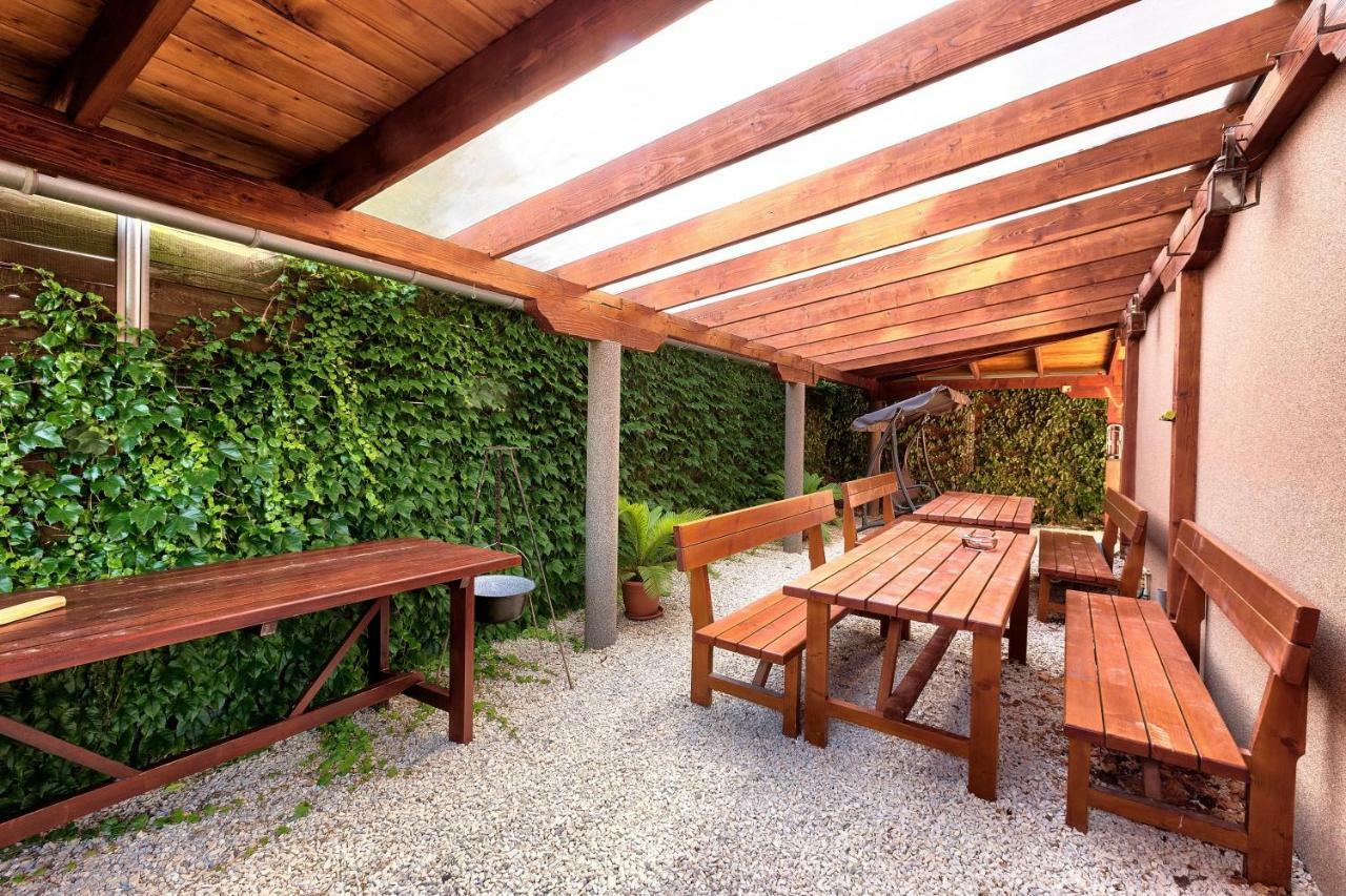Apartmanovy Dom Red โปดไฮสกา ภายนอก รูปภาพ