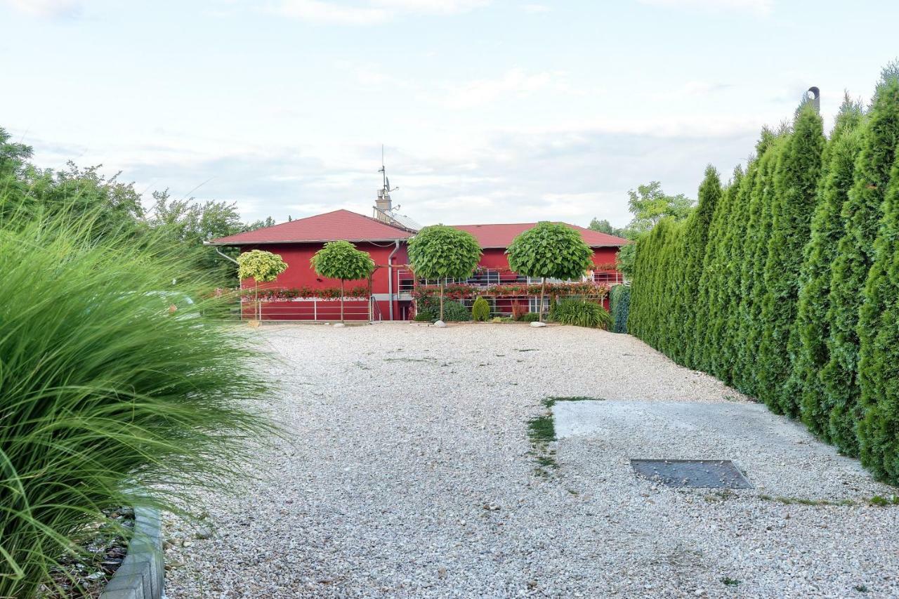 Apartmanovy Dom Red โปดไฮสกา ภายนอก รูปภาพ