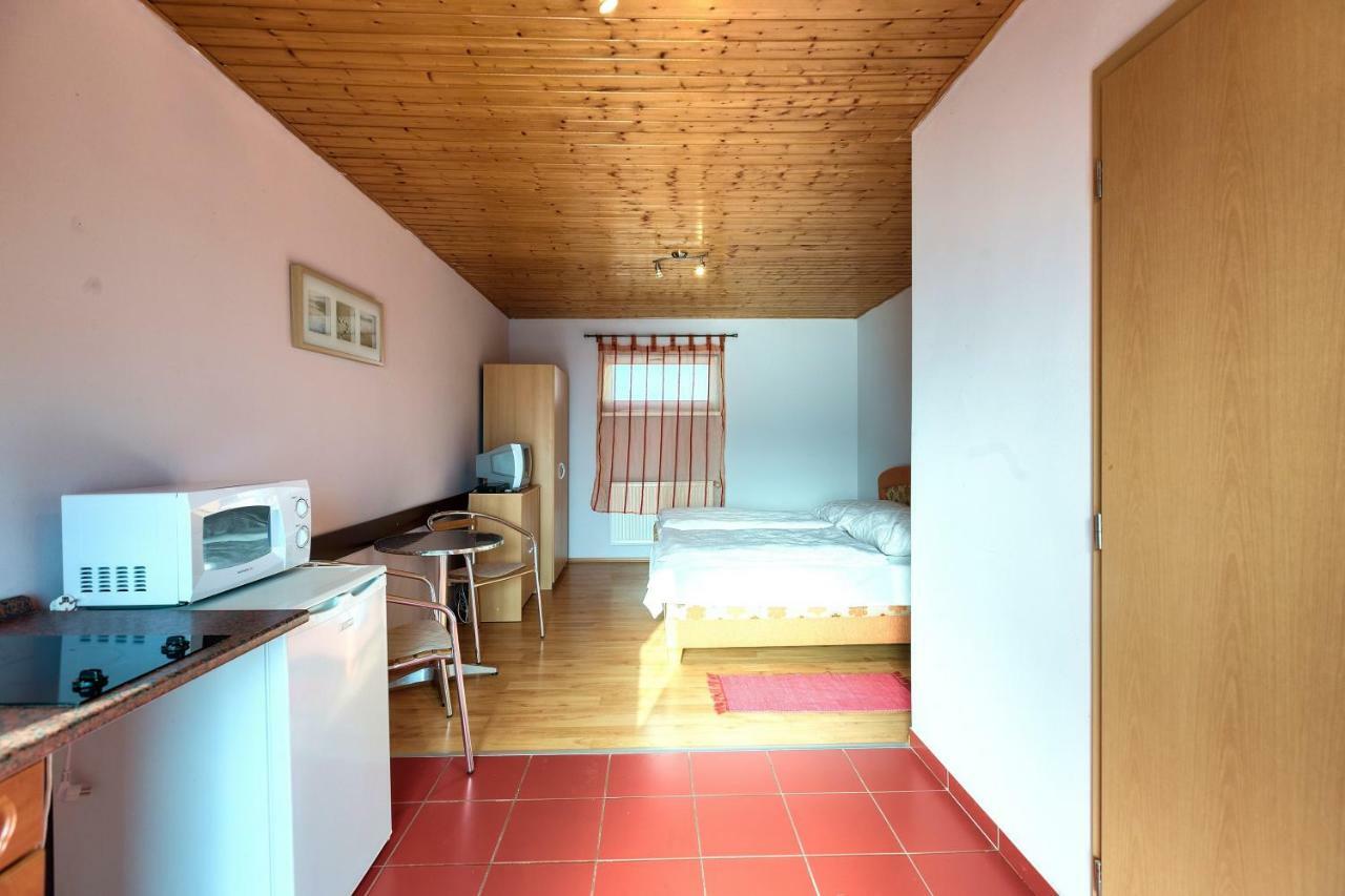 Apartmanovy Dom Red โปดไฮสกา ภายนอก รูปภาพ