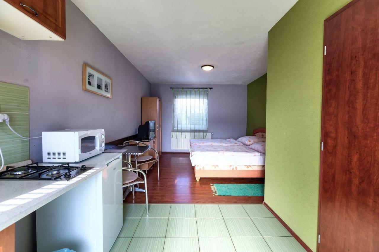 Apartmanovy Dom Red โปดไฮสกา ภายนอก รูปภาพ