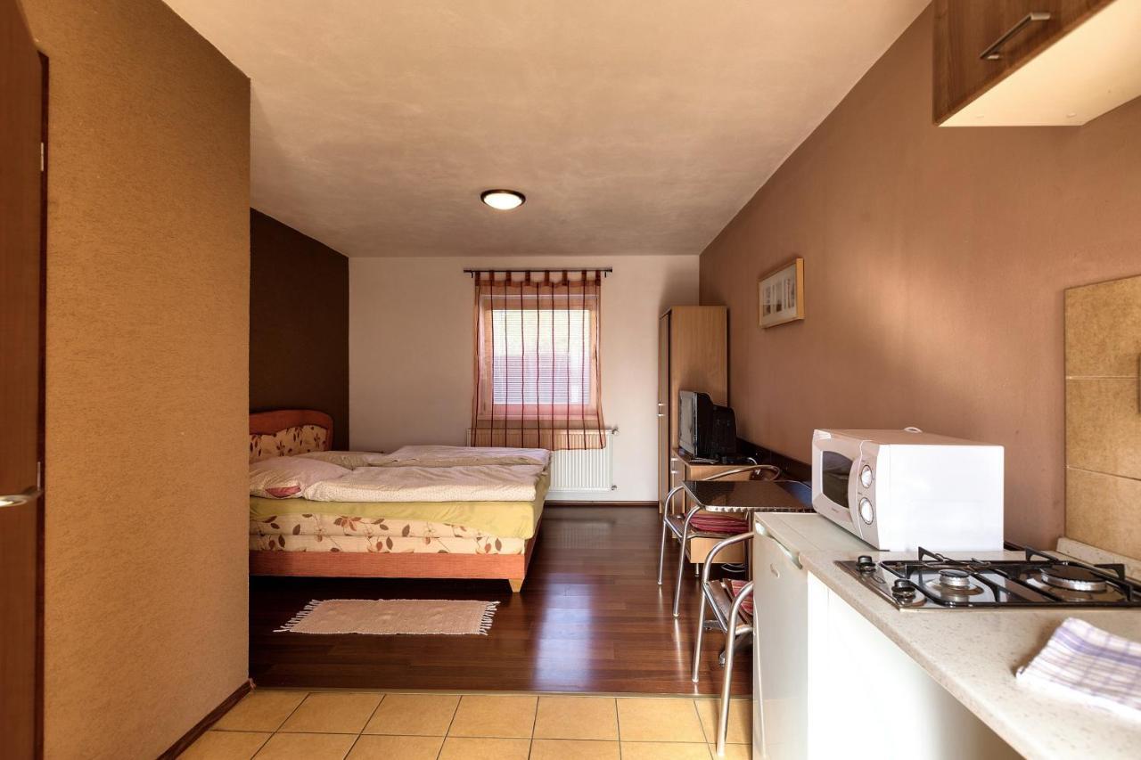 Apartmanovy Dom Red โปดไฮสกา ภายนอก รูปภาพ